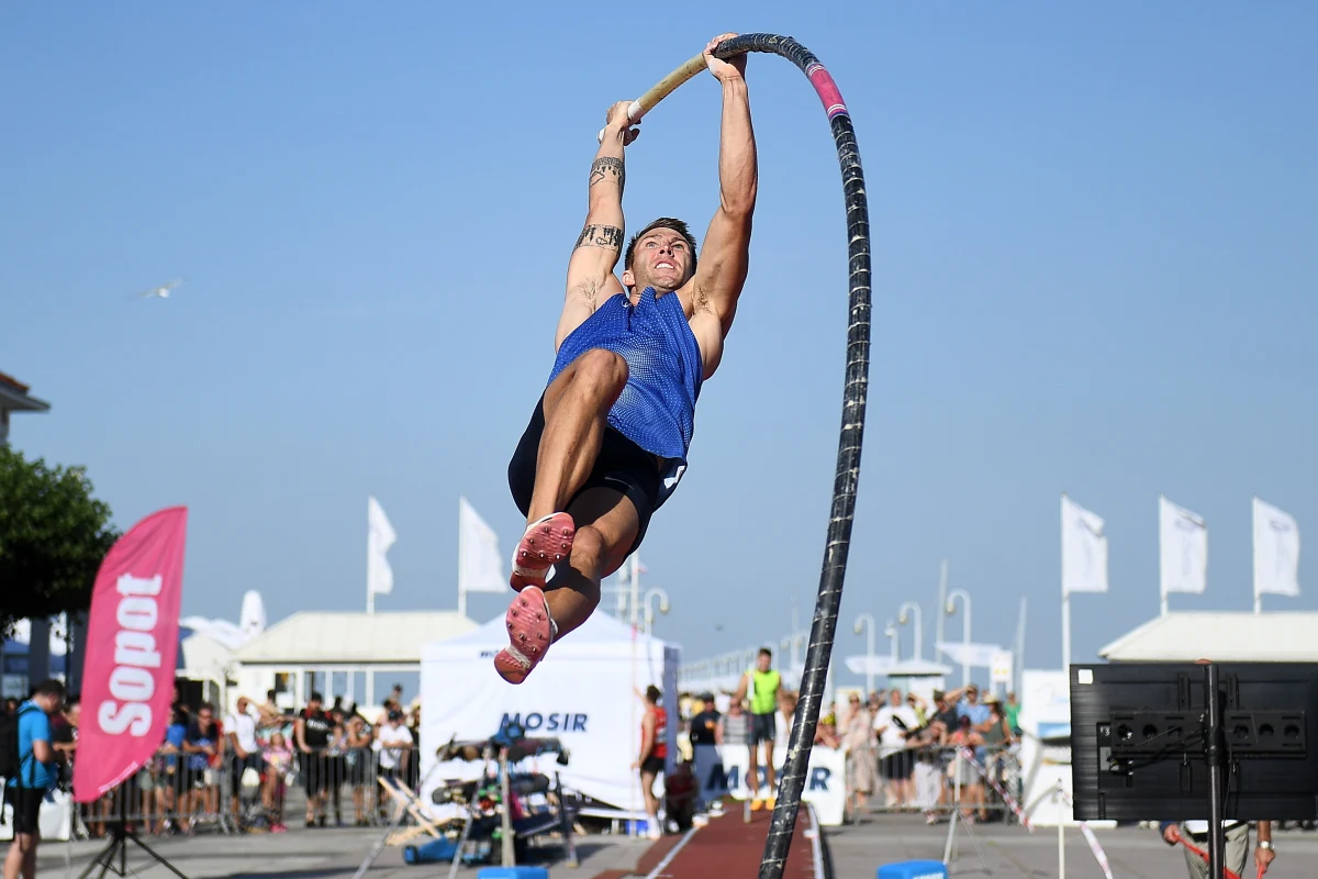 Tray Oates wygrał w środę w Sopocie 35. mityng Tyczka na Molo. 27-letni amerykański lekkoatleta skoczył 5,75 m i odniósł swój pierwszy triumf w tej imprezie. W czwartek o godz. 16 na Skwerze Kuracyjnym rozpocznie się konkurs kobiet.