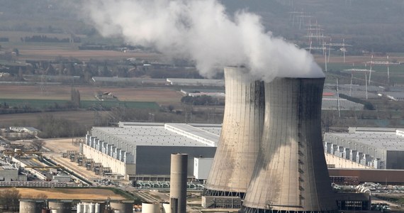 Z powodu fali upałów grupa energetyczna EDF (Electricite de France) ma problemy z chłodzeniem reaktorów jądrowych i nie wyklucza zmniejszenia produkcji energii oraz wyłączenia reaktora w elektrowni Tricastin w departamencie Drome, na południowym wschodzie Francji. 