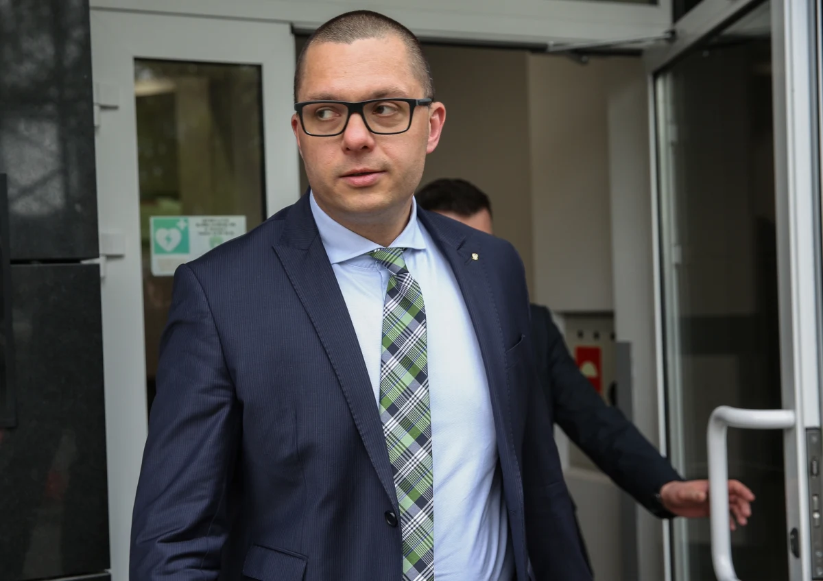 Szef Agencji Wywiadu Piotr Krawczyk podał się do dymisji ze względów osobistych - poinformował rzecznik ministra koordynatora służb specjalnych Stanisław Żaryn.