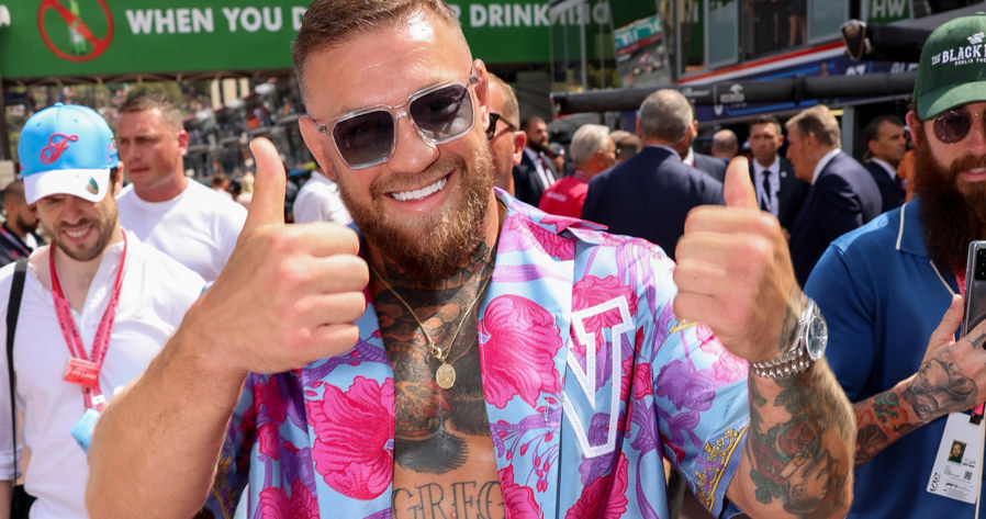 Conor McGregor szykuje się do swojego debiutu w Hollywood. Słynny irlandzki zawodnik mieszanych sztuk walki zagra niebawem w przygotowywanym remake'u filmu "Wykidajło" z 1989 roku. Sportowiec wystąpi u boku Jake'a Gyllenhaala, który wcieli się w głównego bohatera. Ich wspólne dzieło trafi do katalogu platformy streamingowej Amazon Prime Video.