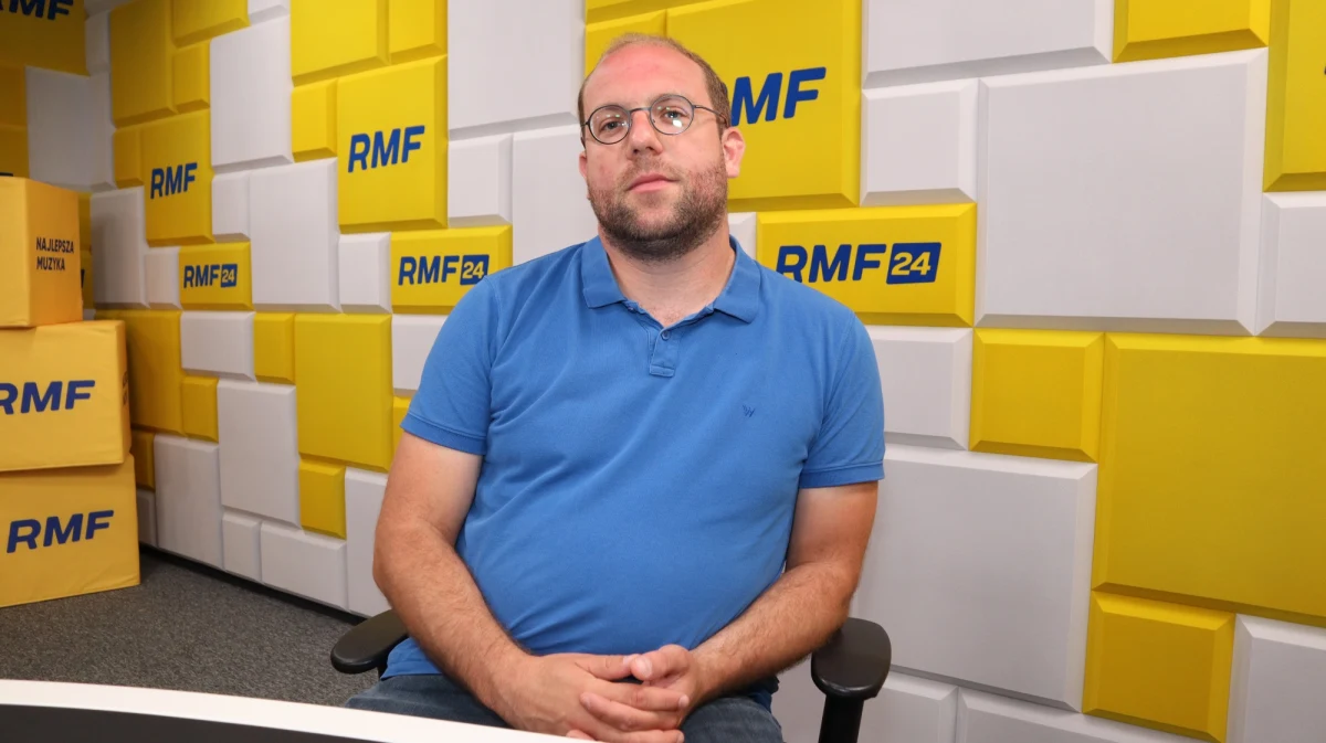 „Kluczowym problemem jest to, na ile kolej jest przygotowana do zaspokojenia rosnącego popytu, z którego rzecz jasna należy się cieszyć. To jest zasadnicza sprawa - jak kolej sobie poradzi, żeby tych wszystkich ludzi móc przewieźć w odpowiednich warunkach, punktualnie, żeby ich podróż po długiej przerwie nie była ostatnią” - mówił w Rozmowie w południe w RMF FM Karol Trammer, ekspert kolejowy i autor książki „Ostre cięcie. Jak niszczono polską kolej”.