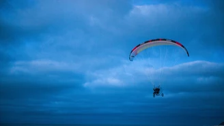 Motoparalotnia spadła na plażę pełną ludzi. Ranna kobieta