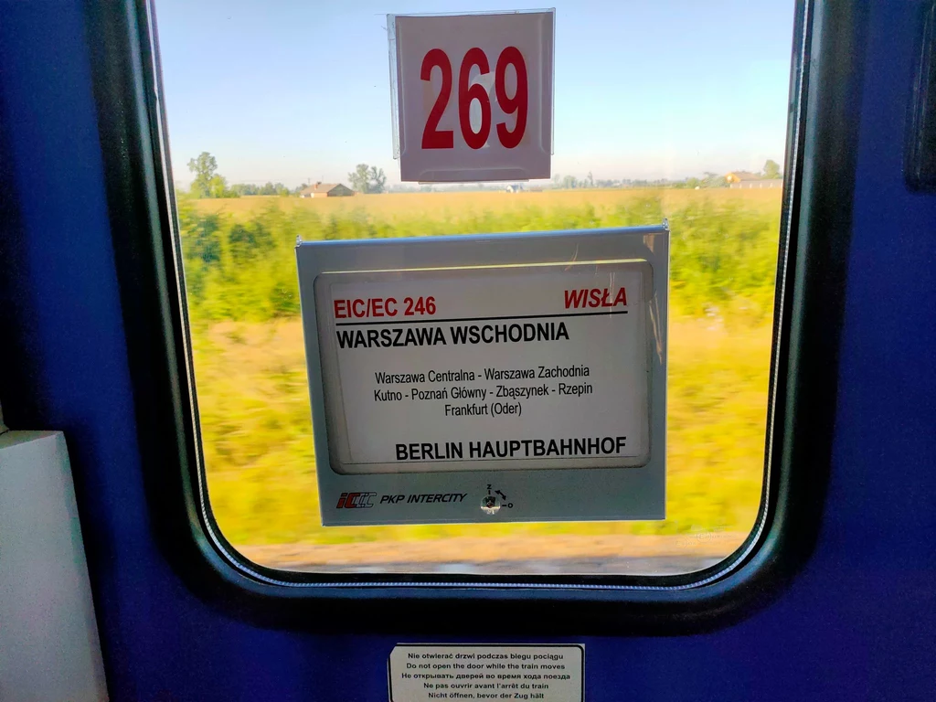 Jednym z pociągów jeżdżących na trasie Warszawa-Berlin jest EIC "Wisła". Odjeżdża z polskiej stolicy około 6:20