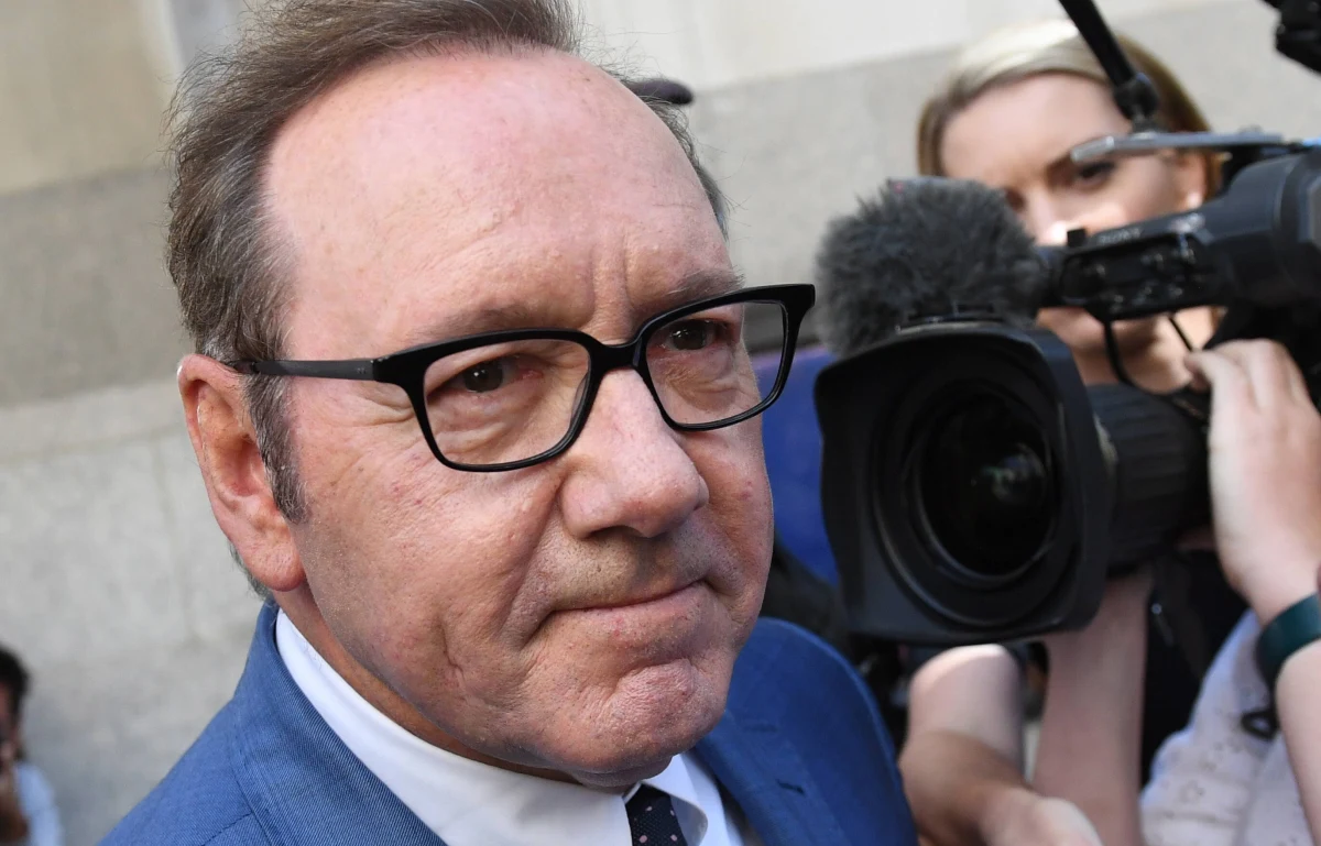 Kevin Spacey musi zapłacić 31 mln dolarów firmie, która wyprodukowała serial Netfliksa "House of Cards". Taką decyzję podjął sąd, który uznał, że oskarżony o molestowanie seksualne aktor naraził wytwórnie na ogromne straty finansowe.