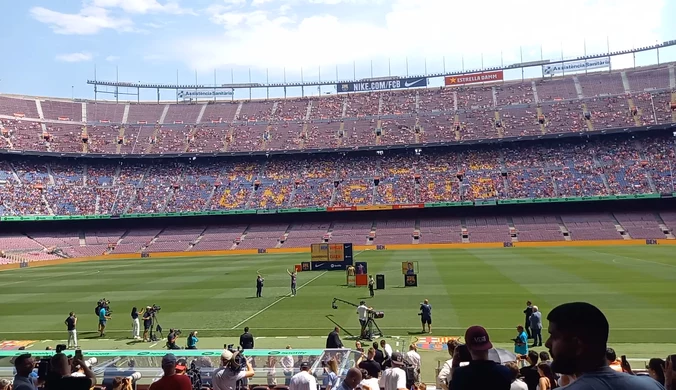 Robert Lewandowski oficjalnie zaprezentowany przed kibicami FC Barcelona na Camp Nou. WIDEO 