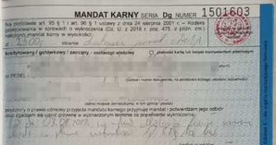 Blisko promil alkoholu mieli w organizmie dwaj rowerzyści zatrzymani przez policjantów z Parczewa na Lubelszczyźnie. 61-letni mężczyzna wracał ze swoim 38-letnim synem z poczty, gdzie zapłacili wcześniejszy mandat za to samo wykroczenie.

