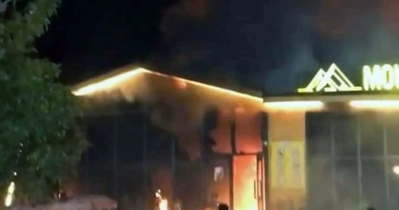 Co najmniej 14 osób zginęło, a około 40 zostało rannych w pożarze, jaki wybuchł w klubie nocnym w pobliżu turystycznego miasta Pattaya, w prowincji Chonburi w Tajlandii.