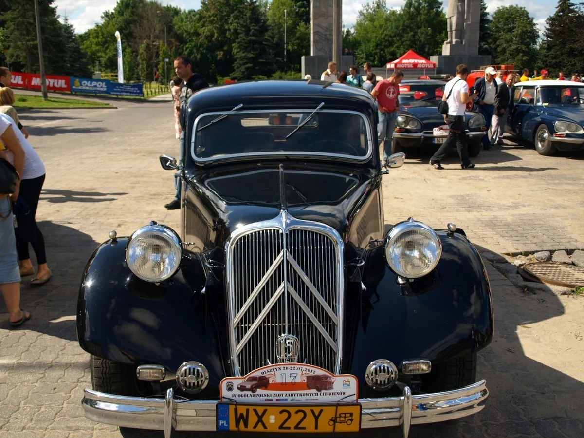 ​Już jutro na Dolnym Śląsku prawdziwa gratka dla miłośników dawnej motoryzacji. Mowa o 10. Międzynarodowym Wałbrzyskim Rajdzie Pojazdów Zabytkowych. Kilkadziesiąt wiekowych samochodów i motocykli przejedzie przez Wałbrzych, Szczawno-Zdrój, Świebodzice czy Boguszów-Gorce.