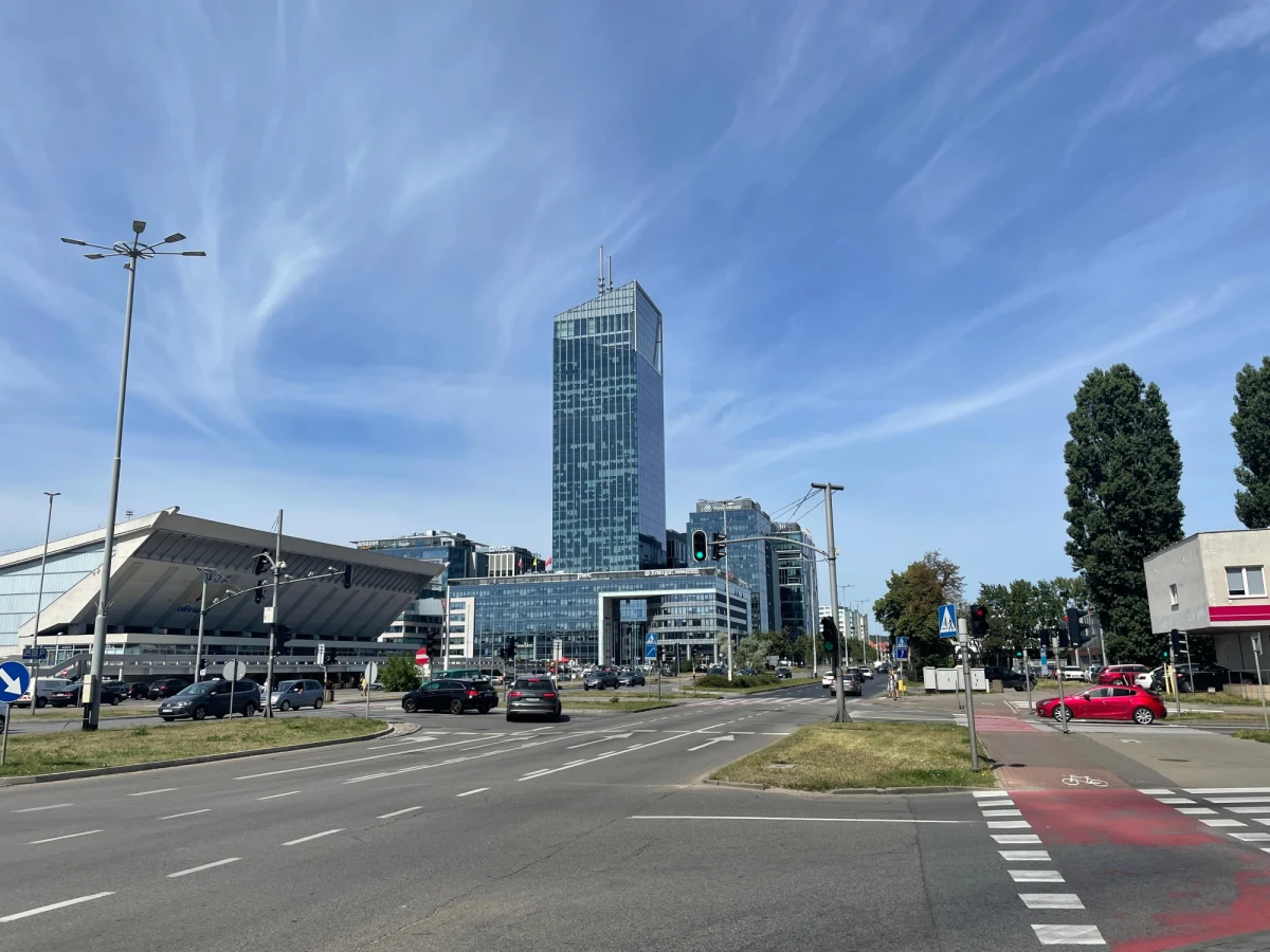 Rusza remont odcinka al. Grunwaldzkiej w Gdańsku. Chodzi o fragment od ul. Kołobrzeskiej do ul. Derdowskiego. Niestety oznacza to utrudnienia dla kierowców na głównej arterii w mieście.