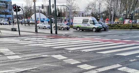 W poniedziałek, 8 sierpnia, rozpocznie się najtrudniejszy i najbardziej uciążliwy w tym roku dla kierowców i pasażerów komunikacji miejskiej, remont w Krakowie. Drogowcy zaczną remont nawierzchni oraz torowiska na Rondzie Matecznego. Ma on potrwać do końca sierpnia, ale może spowodować paraliż komunikacyjny południowej części miasta.