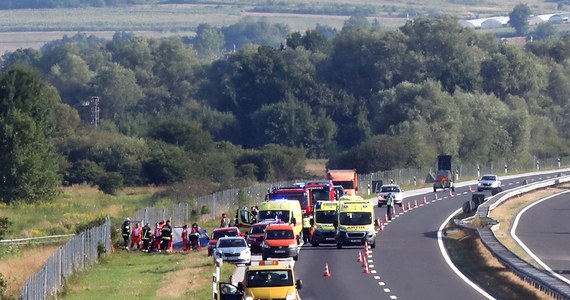 "To było jak zderzenie ze ścianą i dlatego wypadek jest tak poważny" - zauważa ekspert ds. ruchu drogowego Łukasz Kucharski, z którym rozmawiała dziennikarka RMF FM Agnieszka Wyderka. W wypadku polskiego autokaru, którym podróżowali pielgrzymi do Medjugorie zginęło aż 12 osób, a ponad 30 pasażerów jest rannych, w tym wielu ciężko.