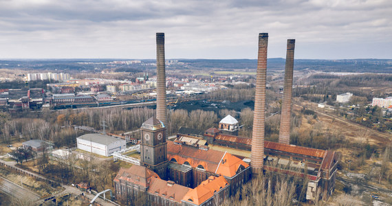 ​Zabytkowy, niszczejący od wielu lat budynek Elektrociepłowni Szombierki w Bytomiu (woj. śląskie) ma szansę na ratunek. Od obecnego prywatnego właściciela, spółki Rezonator kupiła go Grupa Arche, która ma doświadczenie w rewitalizacji obiektów postindustrialnych. Jeszcze w tym roku, inwestor ma zabezpieczyć obiekt przed dalszą degradacją.