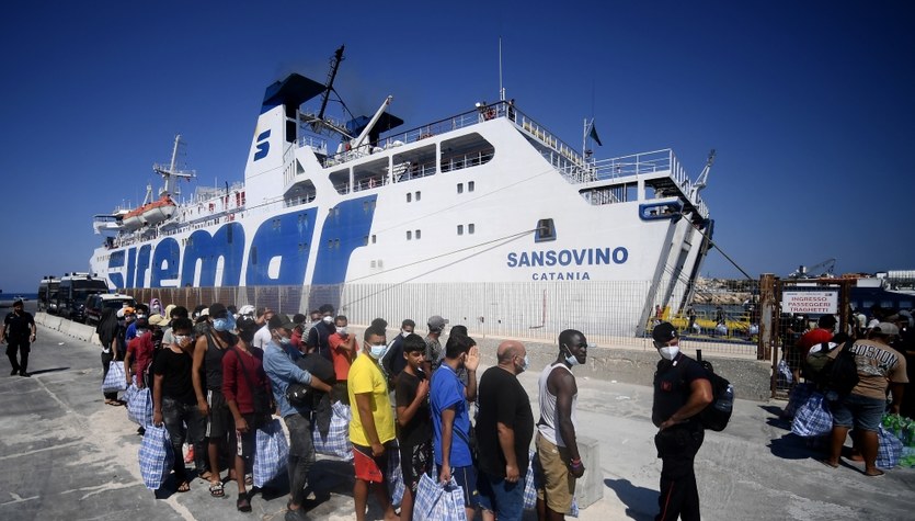 Un nou val de imigrație a lovit Italia.  A existat o propunere de impunere a blocadei navale
