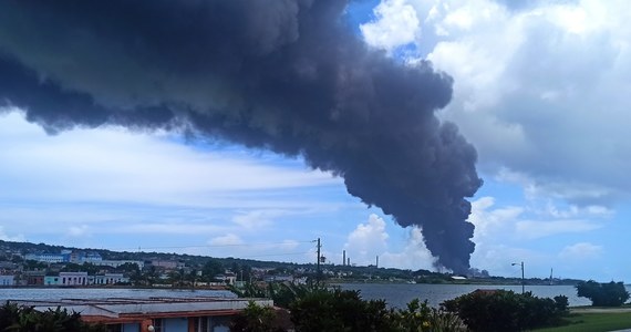 Kolejny zbiornik paliwa w pobliżu kubańskiego portu Matanzas eksplodował w sobotę po pożarze, który trwał przez całą noc po tym, jak w piątek wieczorem piorun uderzył w inny zbiornik. W wyniku eksplozji rannych zostało blisko 80 osób, a 17 strażaków, którzy walczyli z płomieniami, uważa się za zaginionych - podała agencja Associated Press, powołując się na komunikat kubańskich władz.