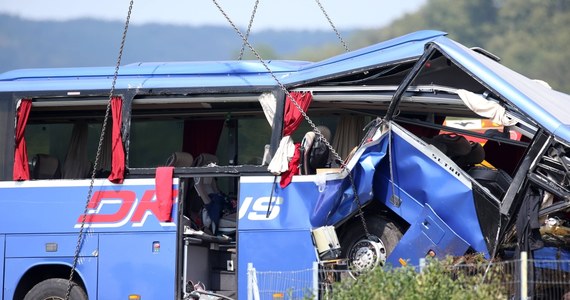 W wypadku autokaru, do którego doszło w sobotę rano na autostradzie A4 na północ od Zagrzebia, zginęło 12 osób, 32 zostały ranne. Stan 19 z nich lekarze określają jako ciężki. Wczoraj wieczorem 4 osoby wróciły do Polski razem z rządową delegacją. Autobusem podróżowali polscy pielgrzymi do położnego w Bośni i Hercegowinie Medjugorie.