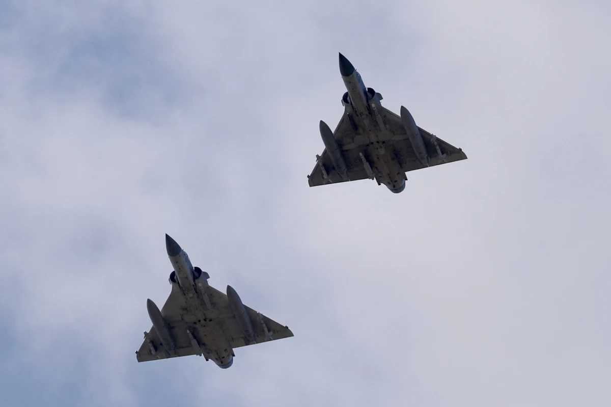 Tajwańskie ministerstwo obrony poinformowało, że wysłało samoloty i statki, aby "odpowiednio" zareagować na chińskie ćwiczenia wojskowe wokół wyspy.