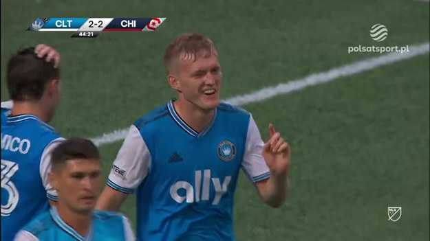 Kacper Przybyłko zdobył dwie bramki dla Chicago Fire w wygranym z Charlotte FC 3:2 (2:2) wyjazdowym meczu północnoamerykańskiej ligi piłkarskiej MLS. Jednego z goli dla gospodarzy strzelił Karol Świderski.