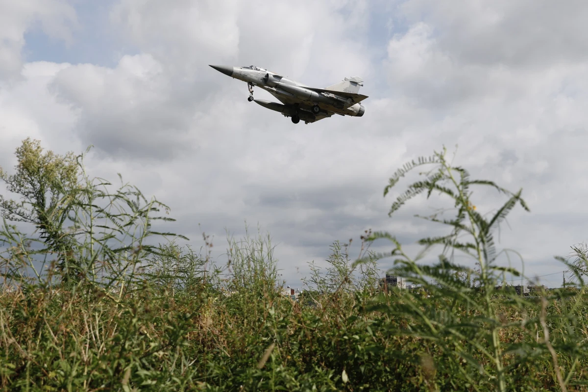 "Tajwańczycy przyzwyczaili się do zagrożenia ze strony Chin, oswoili lęk" - mówi w poniedziałkowej, porannej rozmowie „7 pytań o 7:07” w radiu RMF24 dr hab. Michał Lubina. Ekspert z Instytutu Bliskiego i Dalekiego Wschodu Uniwersytetu Jagiellońskiego przebywa na wyspie na stypendium naukowym. W rozmowie z naszym dziennikarzem Tomaszem Weryńskim opowiada, jak wygląda życie na Tajwanie. 