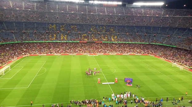 Robert Lewandowski spełnił życzenia kibiców Barcelony, który tłumnie przybyli na Camp Nou zobaczyć pierwszego gola Polaka w barwach "Blaugrany". W dodatku "Lewy" nie pozwolił im długo na to czekać. Ledwo wybrzmiał pierwszy gwizdek, a on już poderwał trybuny.

Wyjściowe składy spotkania:

FC Barcelona: Ter Stegen - Sergi Roberto, Araujo, Éric Garcia, Balde - Pedri, Busquets, Gavi - Dembélé, Lewandowski, Raphinha.

Pumas: Julio Gonzalez - Pablo Bennevendo, Arturo Ortiz, Nicolas Freire, Adrian Aldrete - Dani Alves, Higor Meritao, Leonel Lopez - Eduardo Salvio, Juan Dinenno, Gustavo Del Prete
