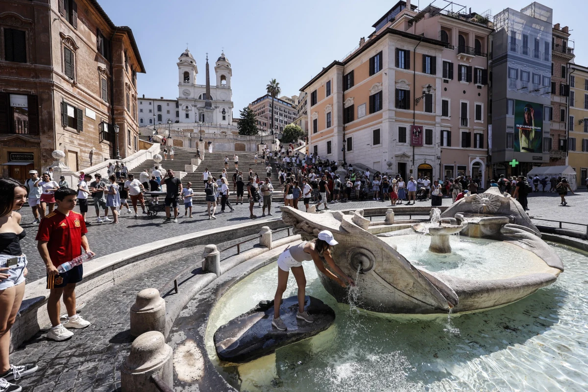 Kampania wyborcza pod parasolem na plaży - tak media we Włoszech opisują sytuację, jaka nigdy wcześniej nie miała miejsca w tym kraju. Od ponad stu lat wybory parlamentarne nie odbyły się jesienią. Przed głosowaniem 25 września kampania wielu partii przenosi się nad morze, w góry, na stacje kolejowe i do dyskotek.