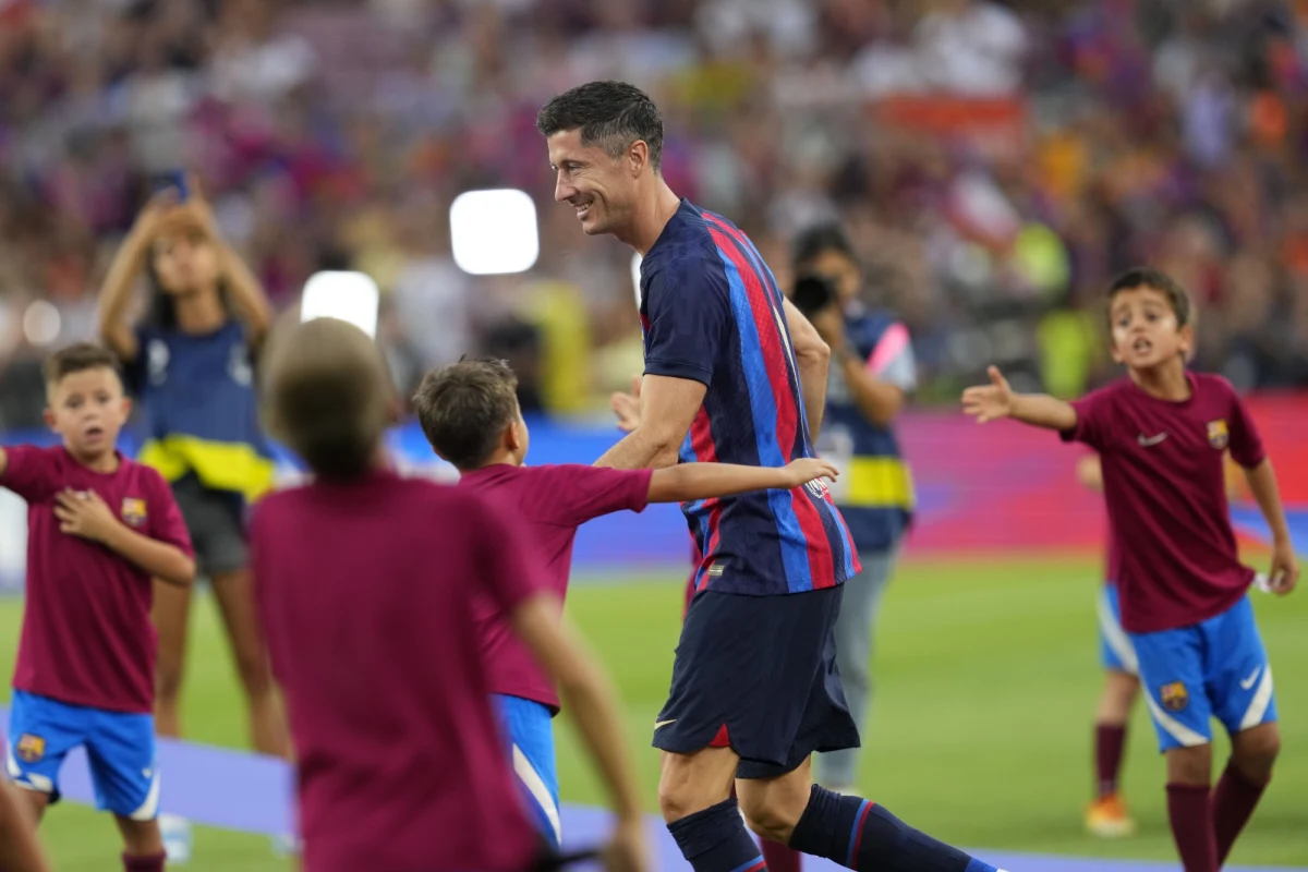 Robert Lewandowski rozegrał świetne spotkanie w Pucharze Gampera. W meczu z Pumas UNAM polski napastnik zdobył bramkę i dwie asysty, a Barcelona wygrała 6:0. Grę Lewandowskiego i całego zespołu skomentował trener drużyny z Katalonii – Xavi.