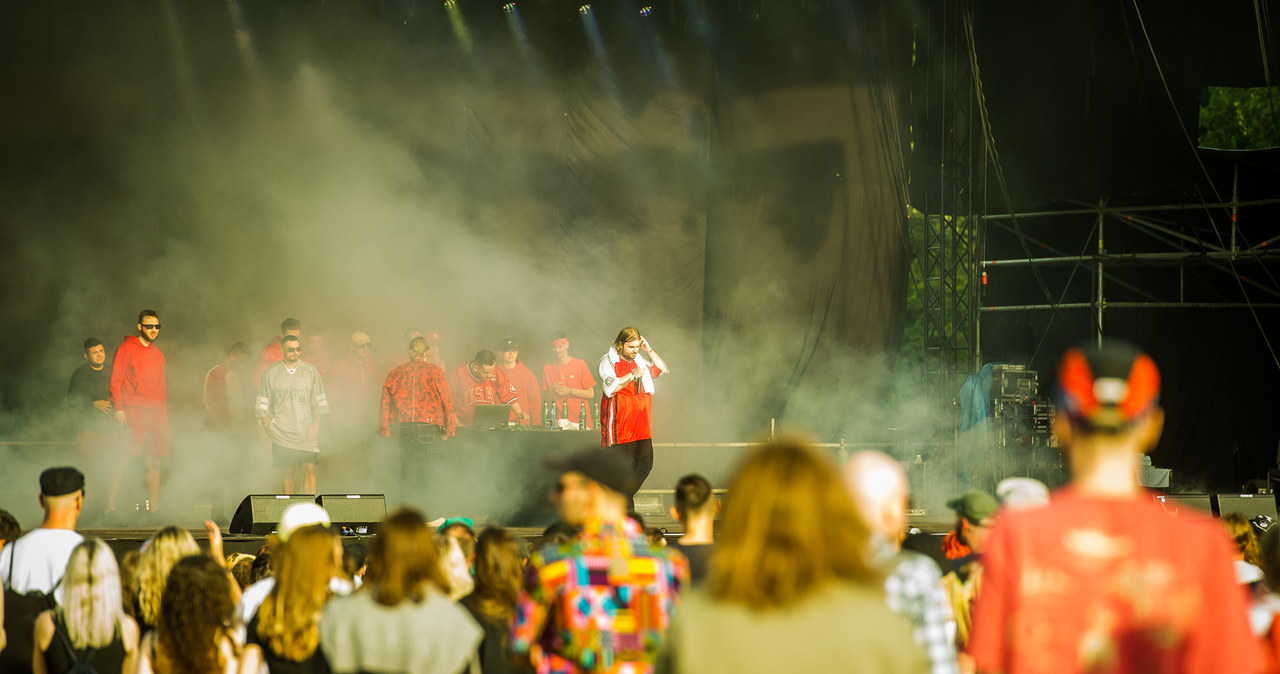 OFF Festival Katowice oferuje uczestnikom wiele muzycznych wrażeń, zarówno ze sceny bardziej alternatywnej, jak i krążącej wokół mainstreamu. Jednak OFF to nie tylko muzyka - to też doskonałe miejsce do spotkania z ludźmi. 