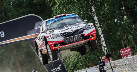 ​Mikołaj Marczyk i Szymon Gospodarczyk zajęli 3. miejsce w klasie WRC 2 Junior w 71. Rajdzie Finlandii. Załoga ORLEN Team dzieliła w Jyvaskyla podium z załogami reprezentującymi barwy gospodarzy. Polacy po znakomitym występie tracą zaledwie dwa punkty do podium mistrzostw świata w klasyfikacji całego sezonu.