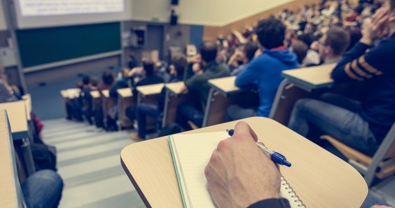 W porównaniu z zeszłym rokiem akademickim ceny czynszu za wynajem miejsca w Domach Studenckich Uniwersytetu Warmińsko-Mazurskiego w Olsztynie zwiększyły się o 10-15 procent. To jednak konkurencyjna stawka, patrząc na rynek nieruchomości. Stąd też duże zainteresowanie miejscem w akademiku. 