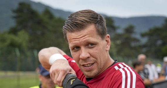 Bramkarz Juventusu Turyn Wojciech Szczęsny będzie pauzował przez ok. 20 dni z powodu urazu mięśnia uda - poinformował jego klub na oficjalnej stronie internetowej. Polski piłkarz doznał kontuzji w niedzielnym meczu towarzyskim z Atletico Madryt.