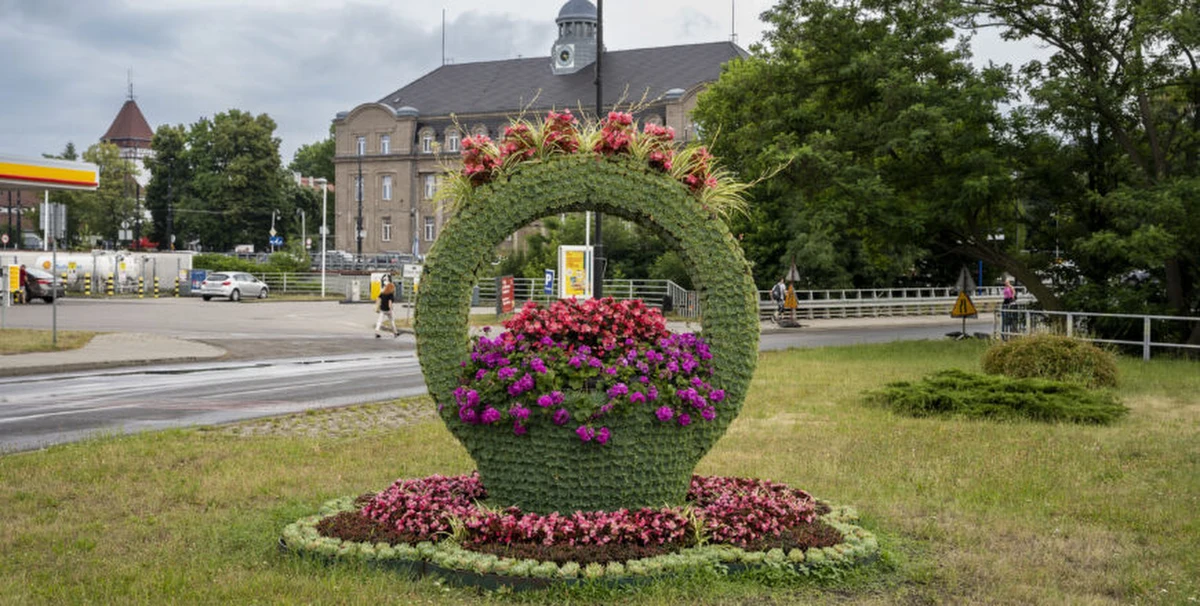 W poniedziałek rozpoczął się remont mostu nad rzeką Bytomką przy pl. Teatralnym, gdzie zbiega się kilka głównych ulic miasta – informuje zabrzański magistrat. W czasie prac, które mają potrać do końca września, zachodnia jezdnia mostu zostanie zwężona z dwóch do jednego pasa ruchu.