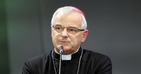 Były kleryk Andrzej Pogorzelski w wywiadzie dla „Newsweeka” oskarżył biskupa świdnickiego Marka Mendyka o to, że ten molestował go seksualnie w dzieciństwie. Hierarcha zaprzecza i deklaruje, że to nieprawda i spodziewa się przeprosin.