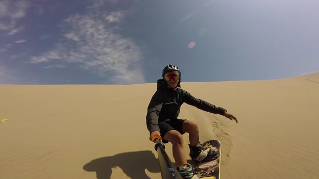 Sandboarding to popularna atrakcja turystyczna w Peru i niektórych innych krajach Ameryki Łacińskiej, polegająca na zjeździe na specjalnie przygotowanej desce z piaszczystych wydm.