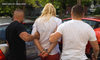 "Wydarzenia": Pijana prowadziła samochód i atakowała nożem. Adwokat ze Słupska w rękach policji