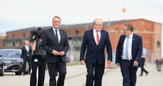 Ministrowie obrony Szwecji, Danii oraz Norwegii zapowiedzieli zacieśnienie współpracy wojskowej. Chcą dzięki temu przejąć kontrolę nad obszarem Morza Bałtyckiego. Porozumienie ma przeciwdziałać "nieodpowiedzialnym zachowaniom Rosji".