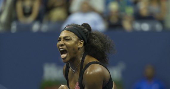 Serena Williams pokonała hiszpańską tenisistkę Nurię Parrizas-Diaz 6:3, 6:4 i awansowała do drugiej rundy turnieju WTA 1000 na twardych kortach w Toronto. To pierwsza wygrana w singlu słynnej Amerykanki od 14 miesięcy.