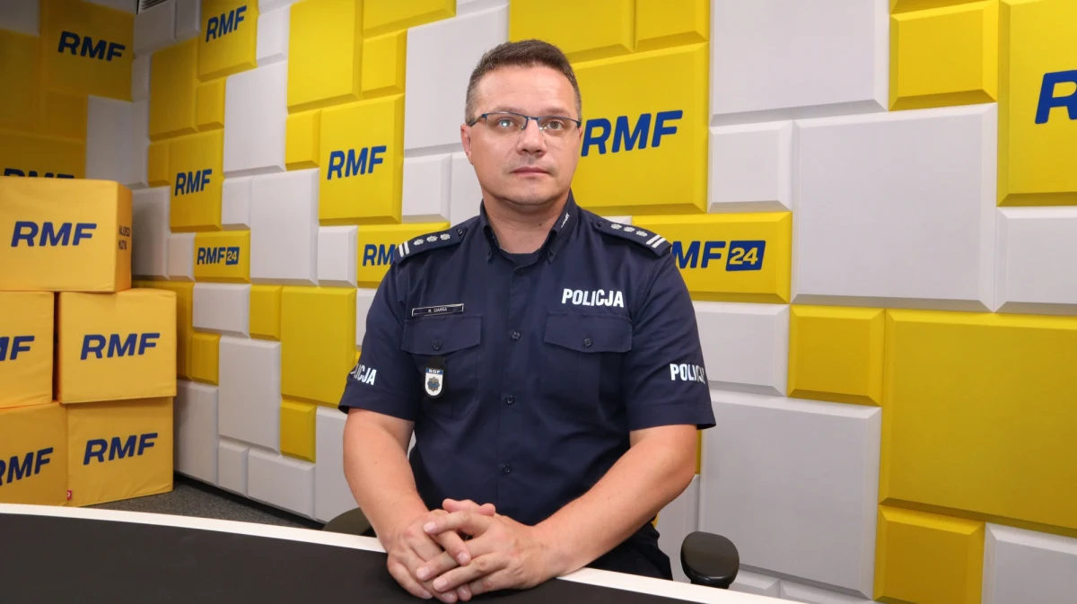 "Polscy policjanci nie przesłuchiwali pielgrzymów. Te czynności wykonują miejscowi policjanci" - mówi insp. Mariusz Ciarka w internetowej części Rozmowy w południe w RMF FM. Rzecznik policji tłumaczył, że zawsze tak jest, że czynności procesowe wykonuje dane państwo, więc w tym przypadku służby chorwackie. W sobotnim wypadku zginęło 12 pielgrzymów z Polski. 