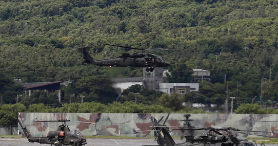 16 chińskich myśliwców naruszyło linię mediany Cieśniny Tajwańskiej - poinformował resort obrony Tajwanu. Dodano, że w okolicach Tajwanu pojawiło się również 29 dodatkowych chińskich samolotów wojskowych, a także 10 okrętów wojennych.