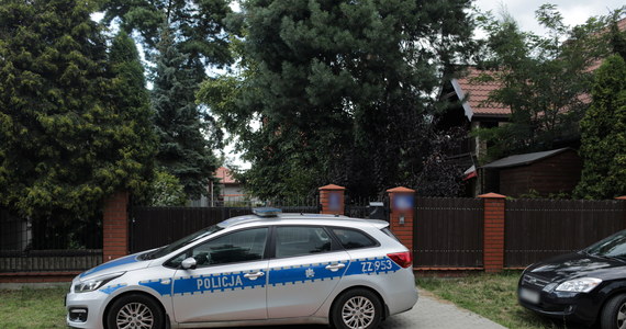 Tajemnicza śmierć w Kiełpinie na Mazowszu. W jednym z podwarszawskich domów znaleziono ciała małżeństwa w wieku 42 i 50 lat. 