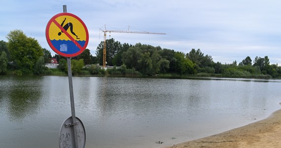 Od początku wakacji strażacy interweniowali ponad 1,7 tys. razy na akwenach. Odnotowano 129 utonięć oraz 67 osób rannych - powiedział rzecznik komendanta głównego Państwowej Straży Pożarnej bryg. Karol Kierzkowski. Rok temu strażacy interweniowali 990 razy, odnotowano 97 utonięć i 53 osoby ranne - dodał.