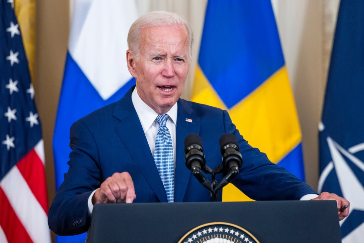 Prezydent USA Joe Biden podpisał protokoły akcesyjne wyrażające zgodę na przyjęcie Finlandii i Szwecji do NATO. Oznacza to, że rozszerzenie Sojuszu ratyfikowało już 23 z 30 państw członkowskich. Biden zaznaczył, że przyjęcie dwóch państw nordyckich uczyni Sojusz silniejszym niż kiedykolwiek.