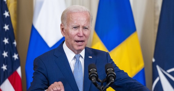 Prezydent USA Joe Biden podpisał protokoły akcesyjne wyrażające zgodę na przyjęcie Finlandii i Szwecji do NATO. Oznacza to, że rozszerzenie Sojuszu ratyfikowało już 23 z 30 państw członkowskich. Biden zaznaczył, że przyjęcie dwóch państw nordyckich uczyni Sojusz silniejszym niż kiedykolwiek.