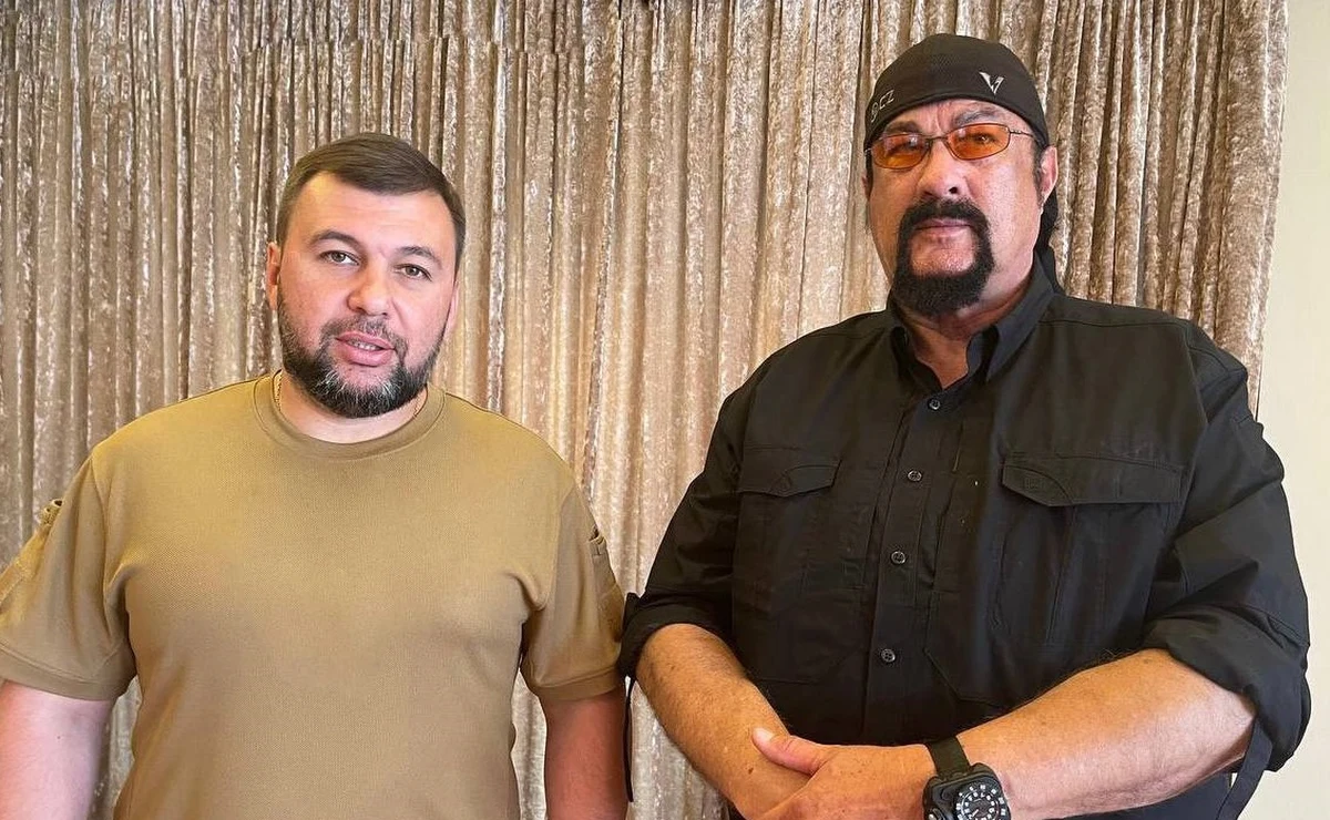 ​Amerykański aktor kina akcji Steven Seagal przyjechał do Donbasu, by kręcić film dokumentalny - poinformował szef donieckich separatystów Denys Puszylin. Gwiazdor, od lat blisko powiązany z Moskwą, odwiedził dawny obóz filtracyjny dla ukraińskich jeńców w Ołeniwce.