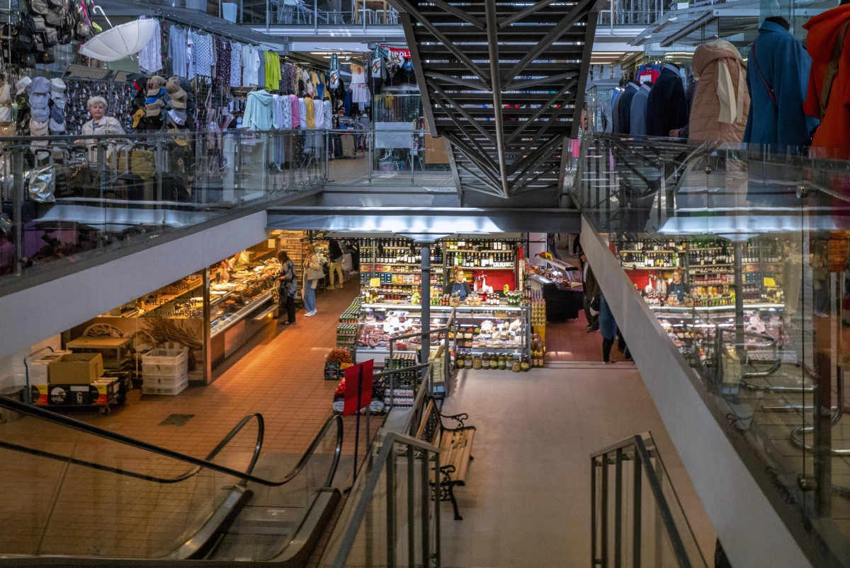 Z cyklicznego monitoringu cen detalicznych, zebranych z ofert przeszło 40 tys. sklepów, wynika, że w lipcu zakupy zdrożały średnio o 18,6 proc. rok do roku. Na czele zestawienia znalazły się produkty tłuszczowe, które rdr. zdrożały o 50,4 proc. 