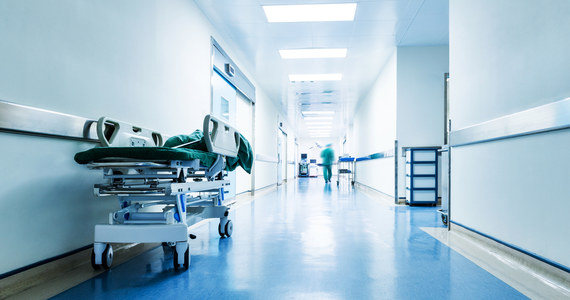 Związek Pracodawców Szpitali Powiatowych wydał rekomendację, by dyrektorzy szpitali nie podpisywali aneksów do nowych kontraktów, które proponuje Narodowy Fundusz Zdrowia. Chodzi o zapowiedziane wczoraj przez NFZ dodatkowe 350 milionów złotych na podwyżki dla pracowników szpitali.