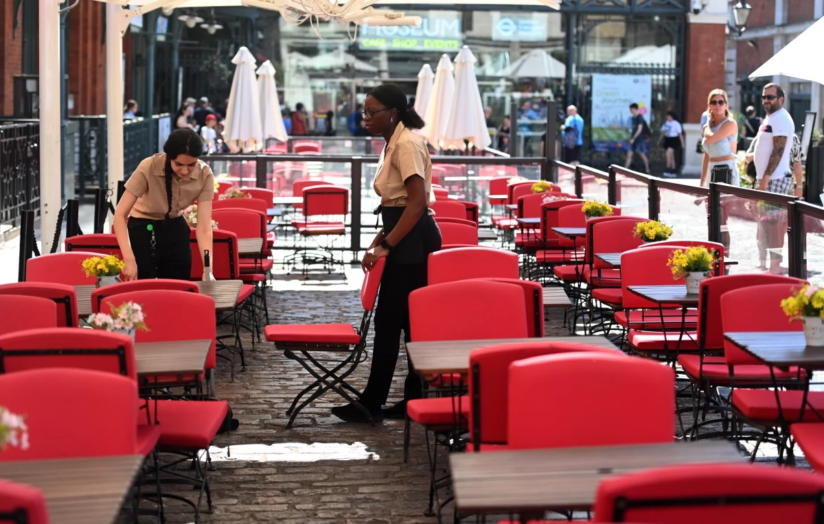 Wskaźnik cen towarów i usług konsumpcyjnych w USA nie zmienił się w lipcu z miesiąca na miesiąc, zaś w ujęciu rocznym spadł z 9,1 proc. do 8,5 proc. - podało w środę rządowe Biuro Statystyk Pracy (BLS). Wyhamowanie inflacji to w dużej mierze efekt spadków cen benzyny i ropy naftowej.