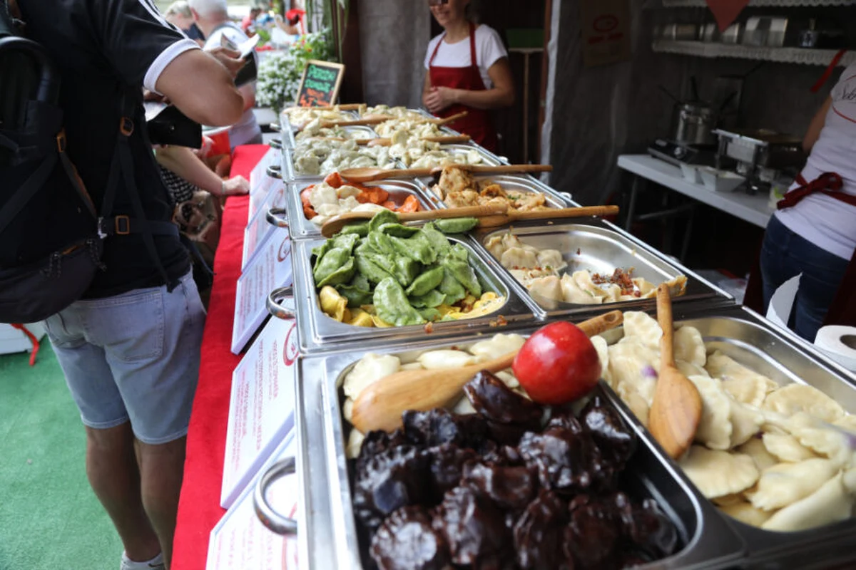 Na to wydarzenie czekali wszyscy miłośnicy tego dania. Ruszył Festiwal Pierogów na Małym Rynku. Bohaterami imprezy są pierogi wszelakie – od tych klasycznych, po sezonowe i te najbardziej fantazyjne. Festiwal potrwa do 15 sierpnia.