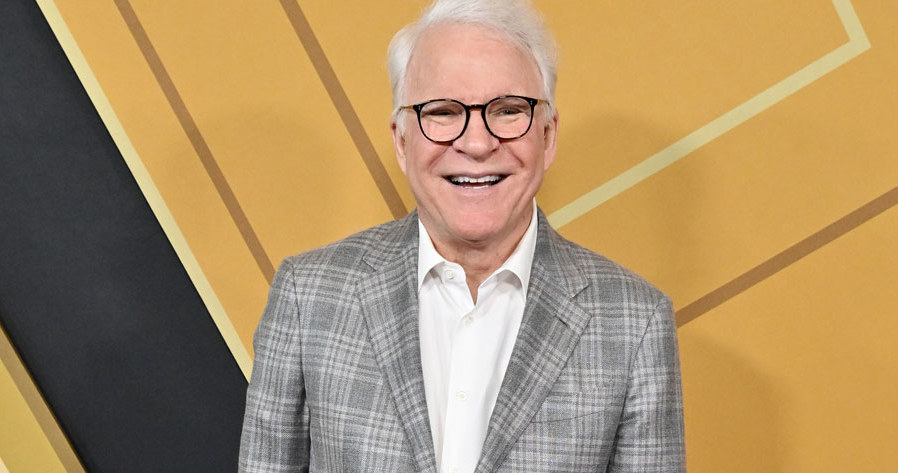 Słynny amerykański aktor komediowy Steve Martin gra w filmach od prawie 60 lat i to mu wystarczy. Tak wynika z wywiadu, którego udzielił redakcji "The Hollywood Reporter". Gwiazdor wyznał, że rola w głośnym serialu "Zbrodnie po sąsiedzku", w którym występuje u boku Seleny Gomez, może być jego ostatnią. "Kiedy ta produkcja dobiegnie końca, nie będę szukał innych" - oznajmił.