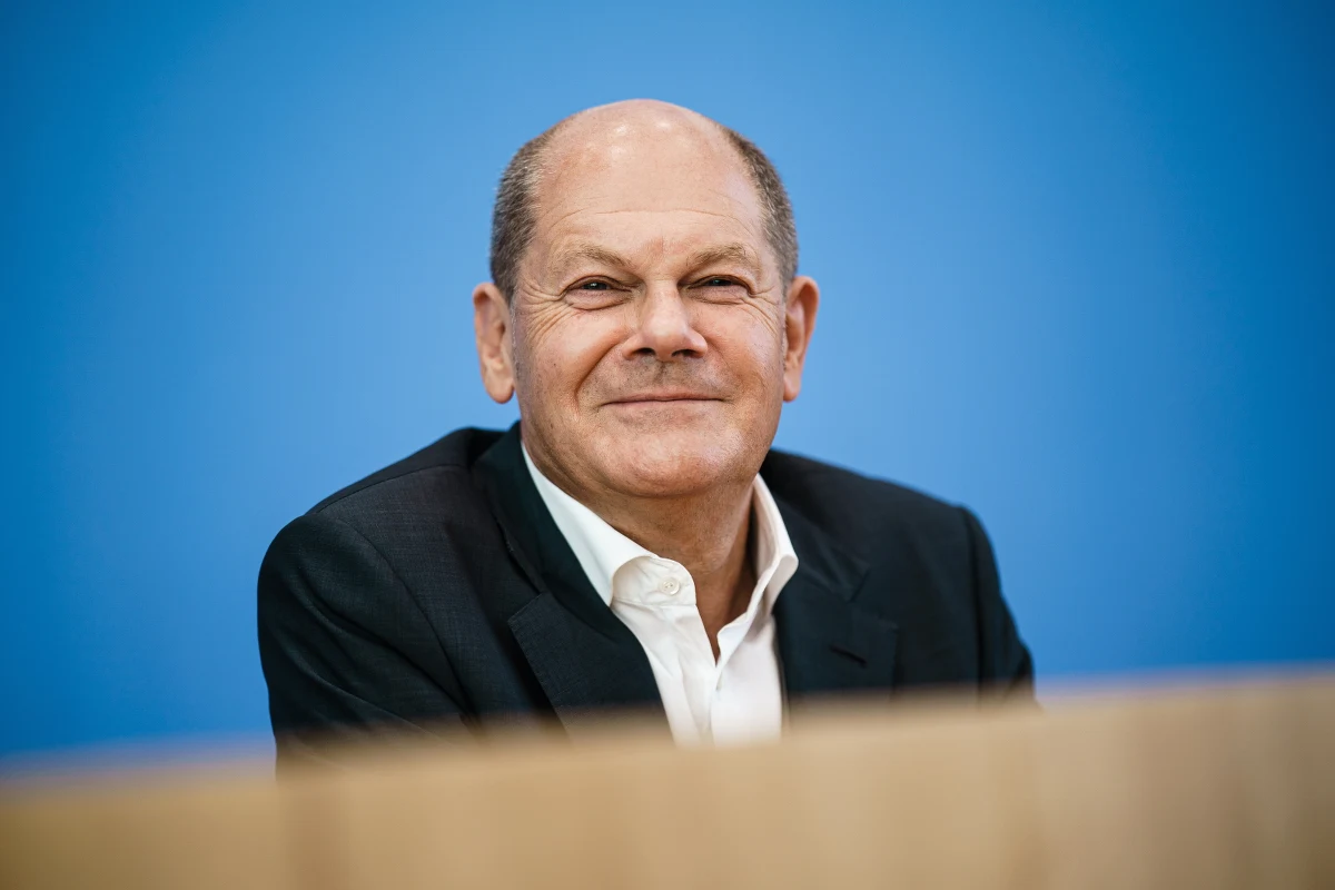 Kanclerz Niemiec Olaf Scholz podczas dzisiejszej konferencji prasowej nazwał prezydenta Rosji Władimira Putina "zbrodniarzem wojennym". Szef niemieckiego rządu podkreślił, że Niemcy będą ścigać wszystkie zbrodnie, za które jest odpowiedzialny.