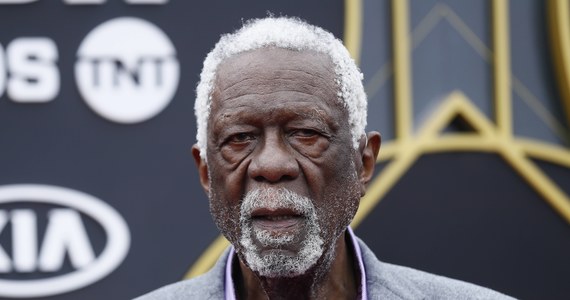 Po raz pierwszy w historii, władze koszykarskiej ligi NBA, zastrzegły numer koszulki "6", w której grał jeden z legendarnych zawodników Boston Celtics, Bill Russell. Koszykarz zmarł w lipcu tego roku, w wieku 88 lat. Decyzja NBA oznacza, że w żadnym zespole nikt nie otrzyma już stroju z tym numerem.