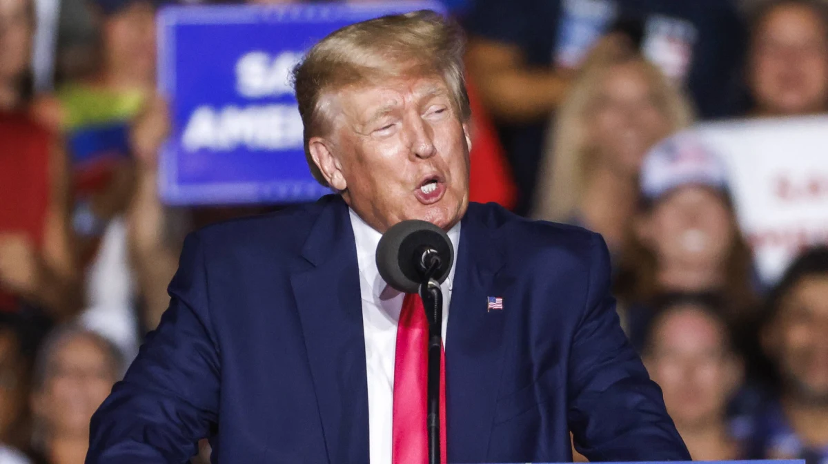 Wśród dokumentów, których szukali agenci FBI podczas rewizji w posiadłości Donalda Trumpa, były te związane z bronią jądrową - podał w czwartek "Washington Post", powołując się na źródła wtajemniczone w śledztwo. Gazeta nie podała, czy agenci znaleźli poszukiwane dokumenty.